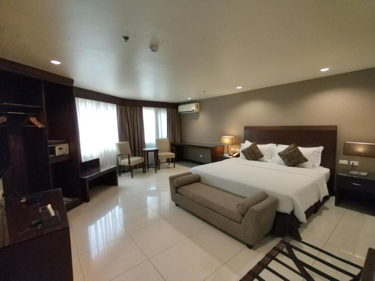 Mandarin Plaza Hotel - Housity