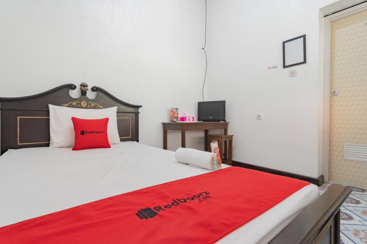 RedDoorz Syariah @ Kolonial Guest House - Housity