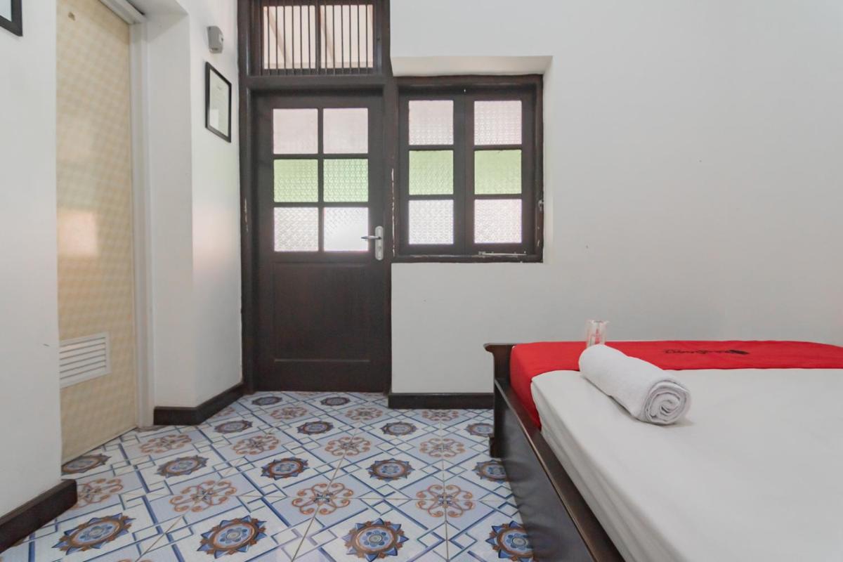 RedDoorz Syariah @ Kolonial Guest House - Housity