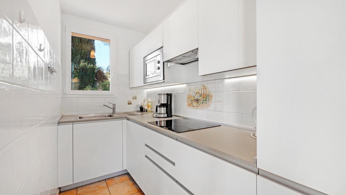 Cuisine ou kitchenette dans l'établissement Résidence les Tourelles