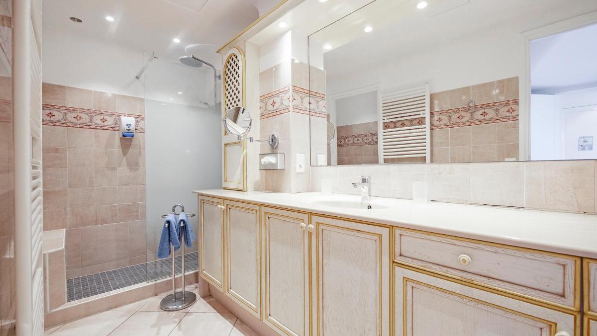 Salle de bains dans l'établissement Résidence les Tourelles