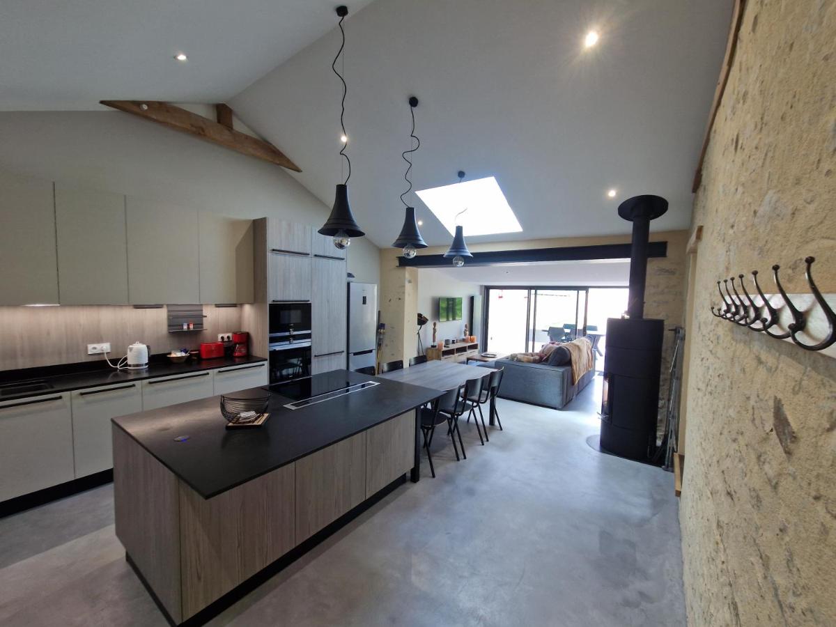 Maison au calme et avec le charme de la pierre, gite 