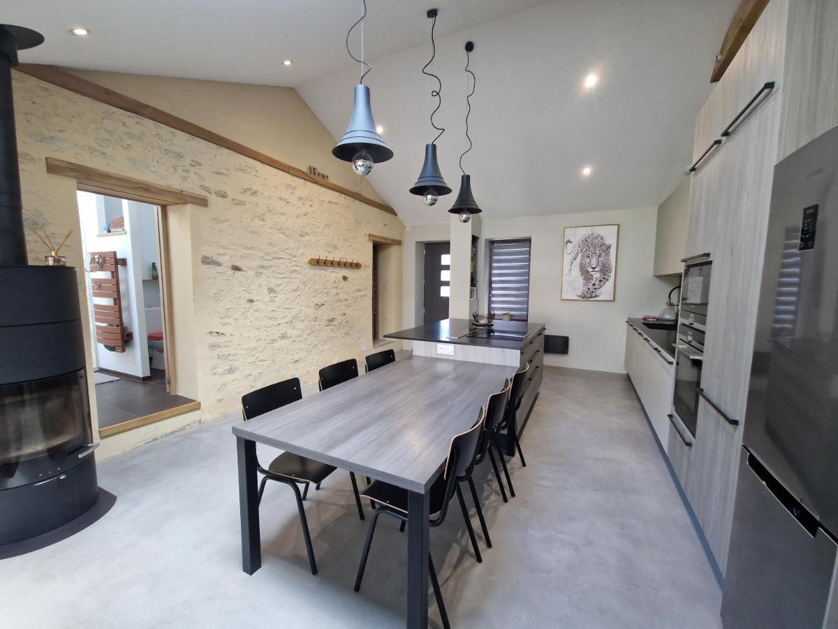 Maison au calme et avec le charme de la pierre, gite " le rêve doré " - Housity