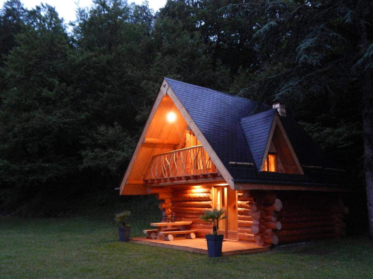 Chalet en rondins de bois, Pyrenees Emotions - Housity