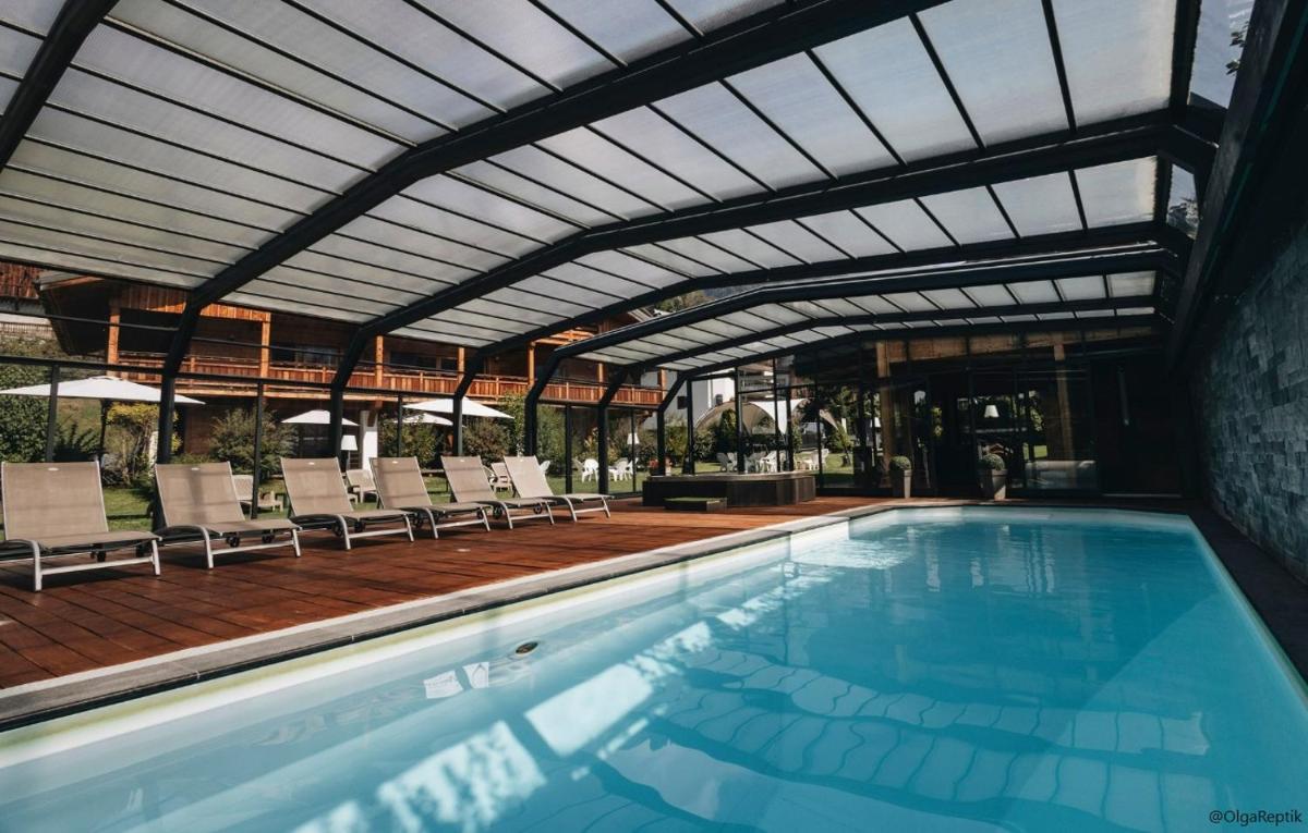Piscine de l'établissement Logis Hotel Gai Soleil ou située à proximité