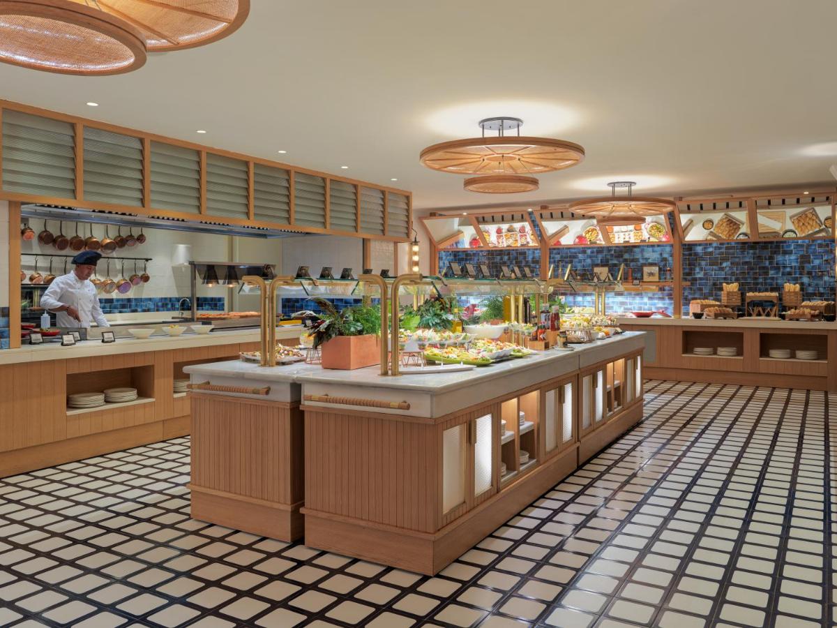 Un restaurante o sitio para comer en H10 Porto Poniente 4* Sup
