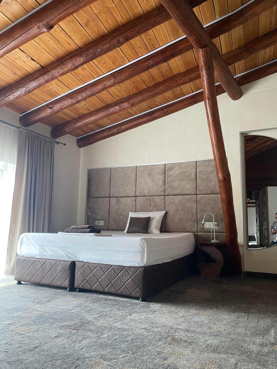 Tihiat Kut Complex - Housity