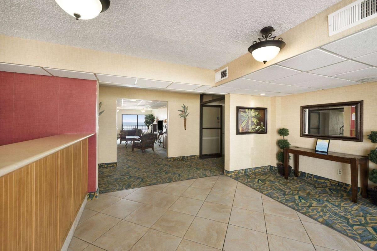 Days Inn by Wyndham Daytona Oceanfront - Housity