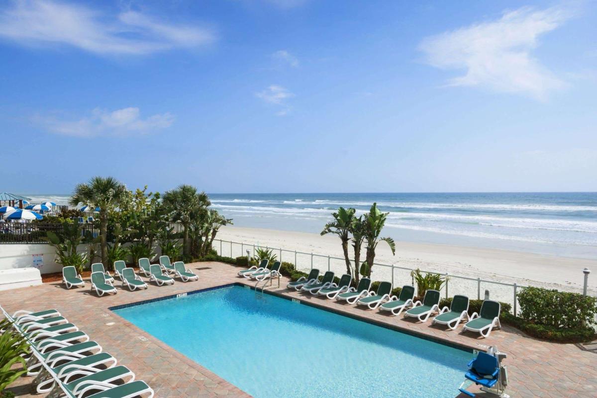 Days Inn by Wyndham Daytona Oceanfront - Housity