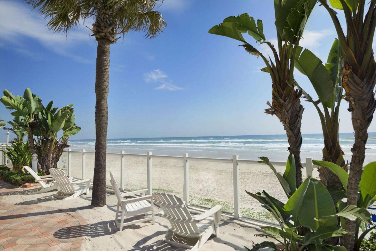 Days Inn by Wyndham Daytona Oceanfront - Housity