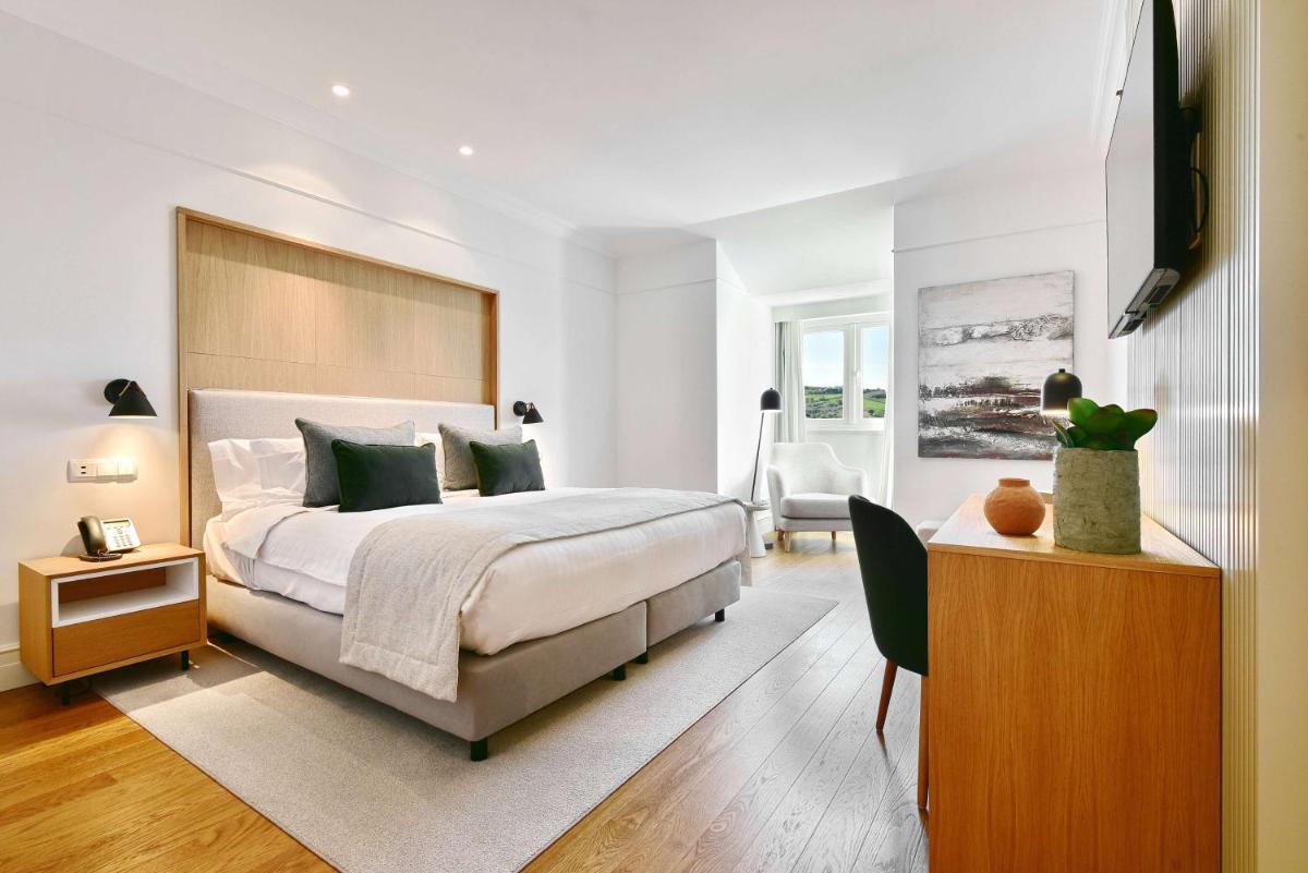 Uma cama ou camas num quarto em Dolce CampoReal Lisboa