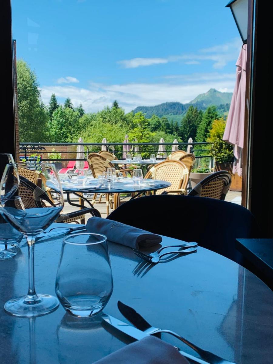 Vue générale sur la montagne ou vue sur la montagne depuis l'hôtel