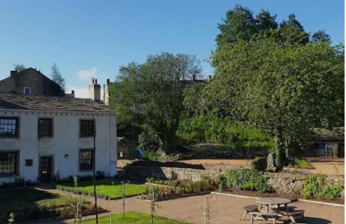 Sparks - Turnbridge Guest House - Housity