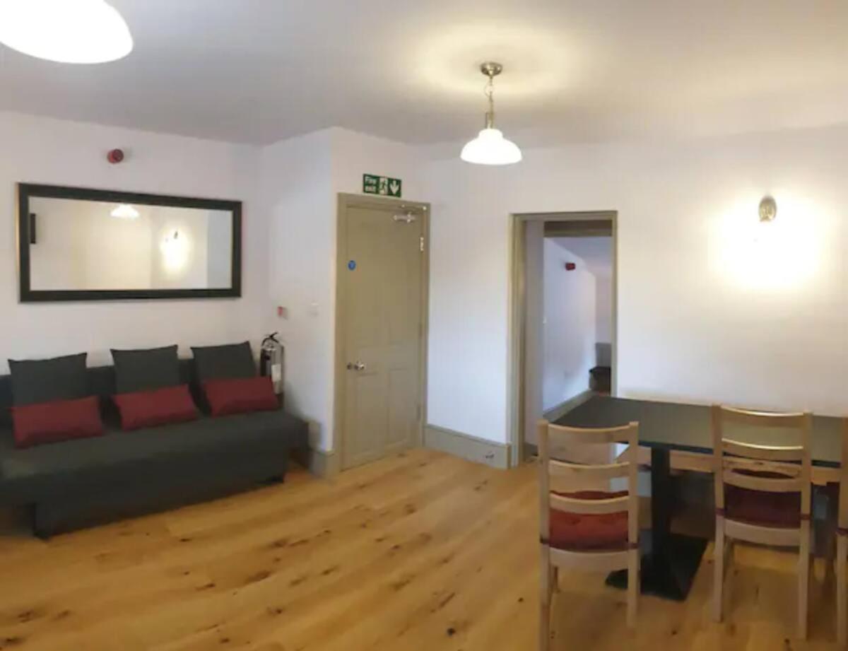 Sparks - Turnbridge Guest House - Housity