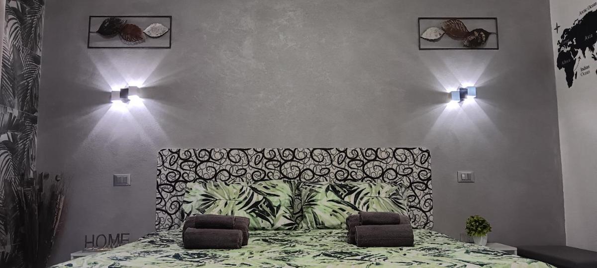 La Famiglia Doppia - Housity