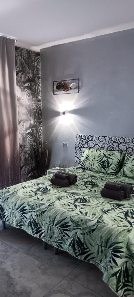 La Famiglia Doppia - Housity