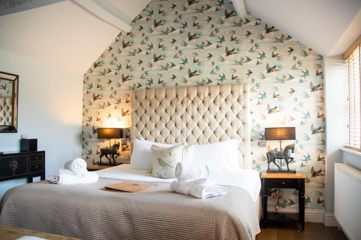 Crown and Garter - Housity