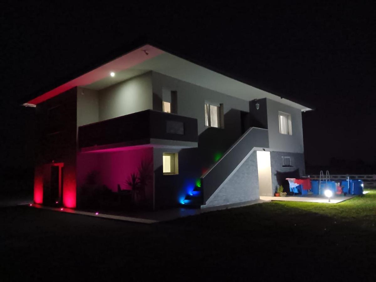 La Famiglia Doppia - Housity