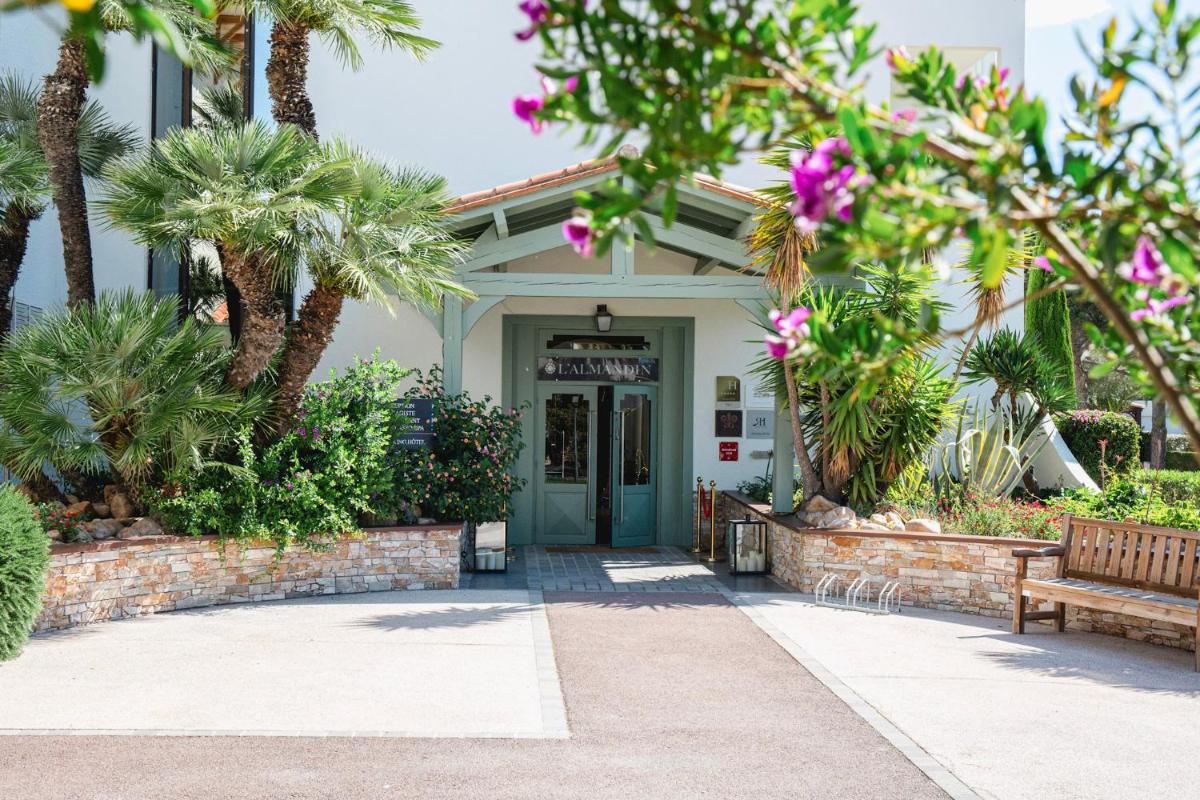 Jardin de l'établissement Relais et Châteaux Thalasso & Spa Ile de la Lagune