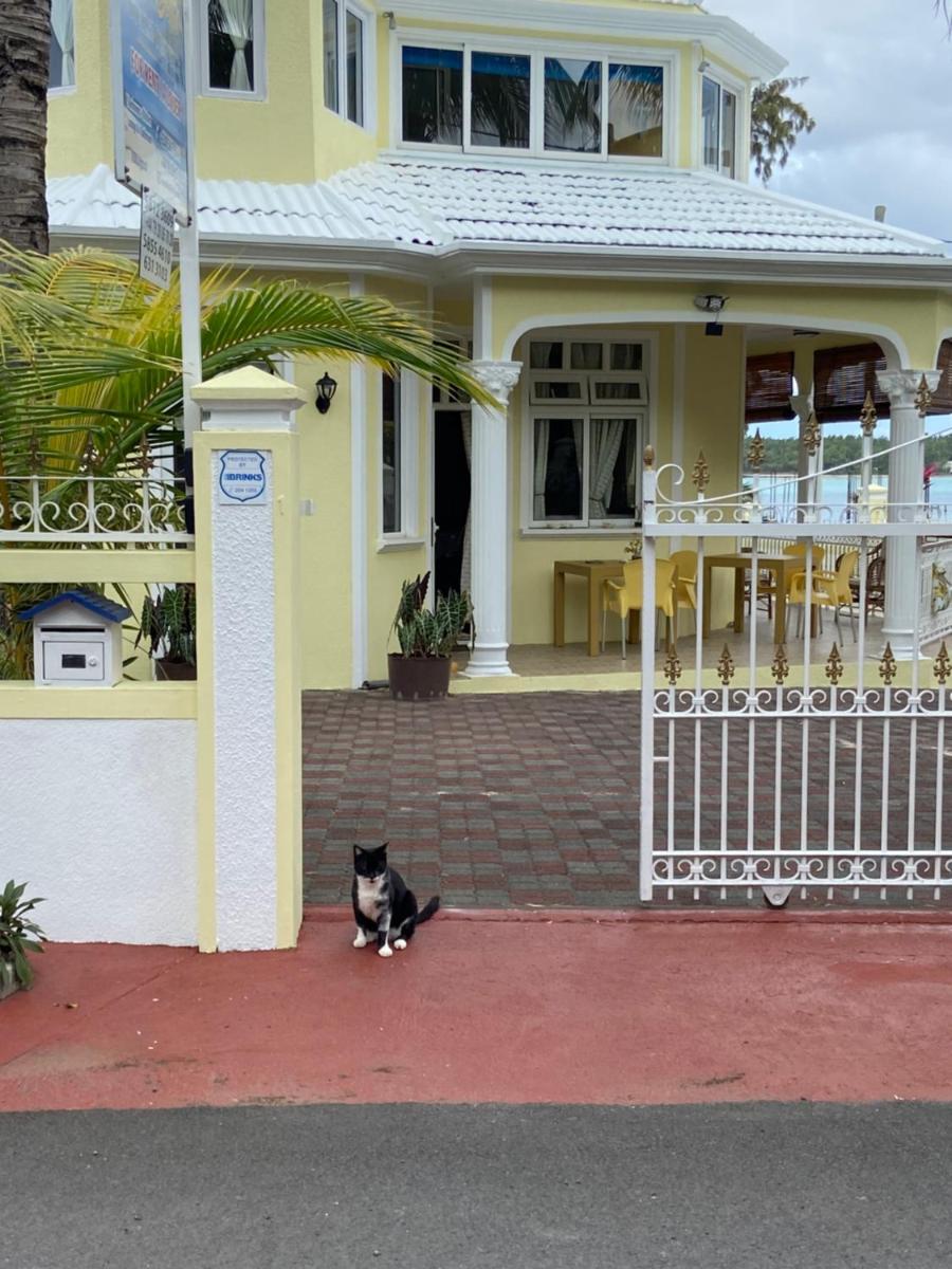 Villa Bella Charming Beachfront Guesthouse - Housity