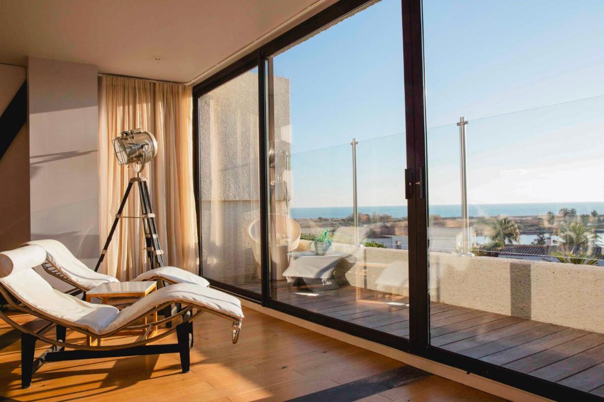 Vue générale sur la mer ou vue sur la mer prise depuis l'hôtel