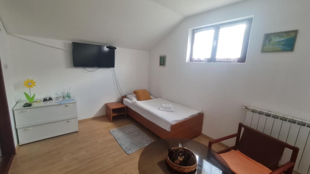 Ličke Noći - Housity
