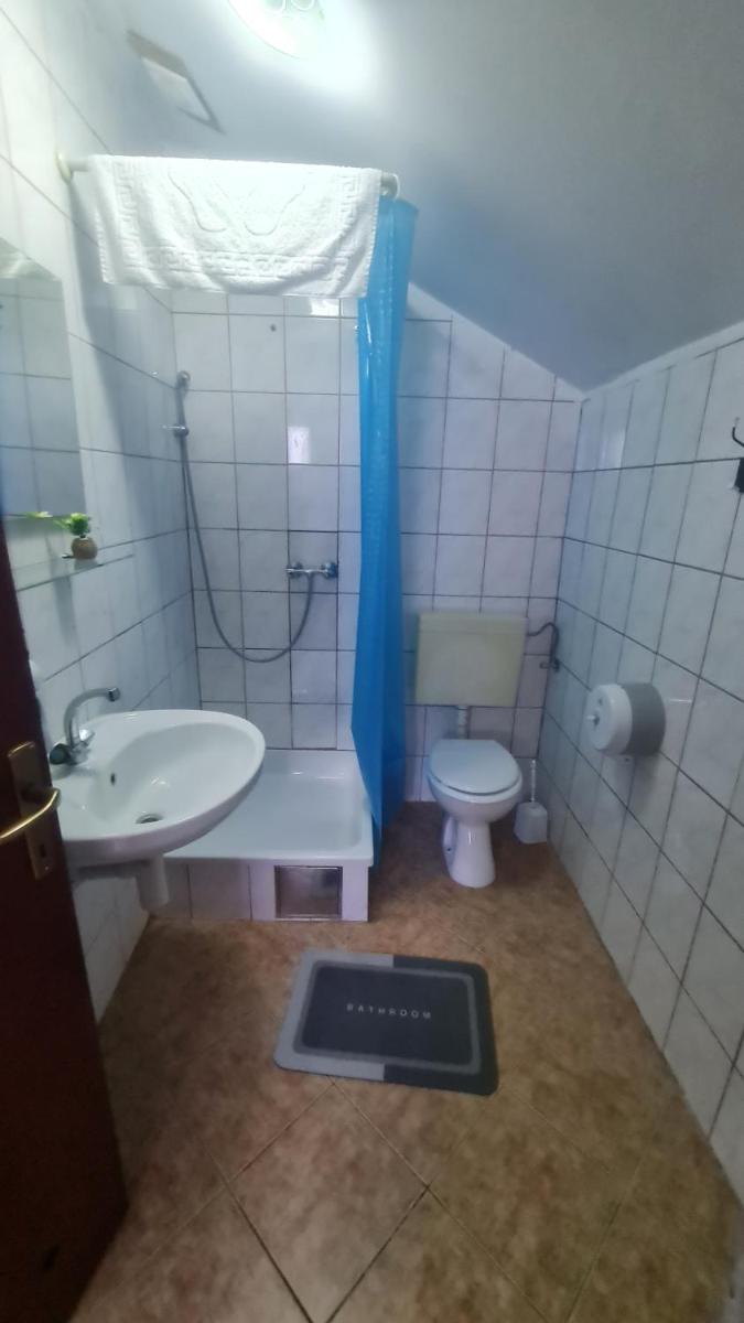 Ličke Noći - Housity