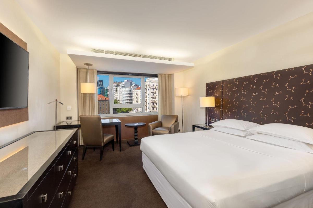 Uma cama ou camas num quarto em Sheraton Lisboa Hotel & Spa