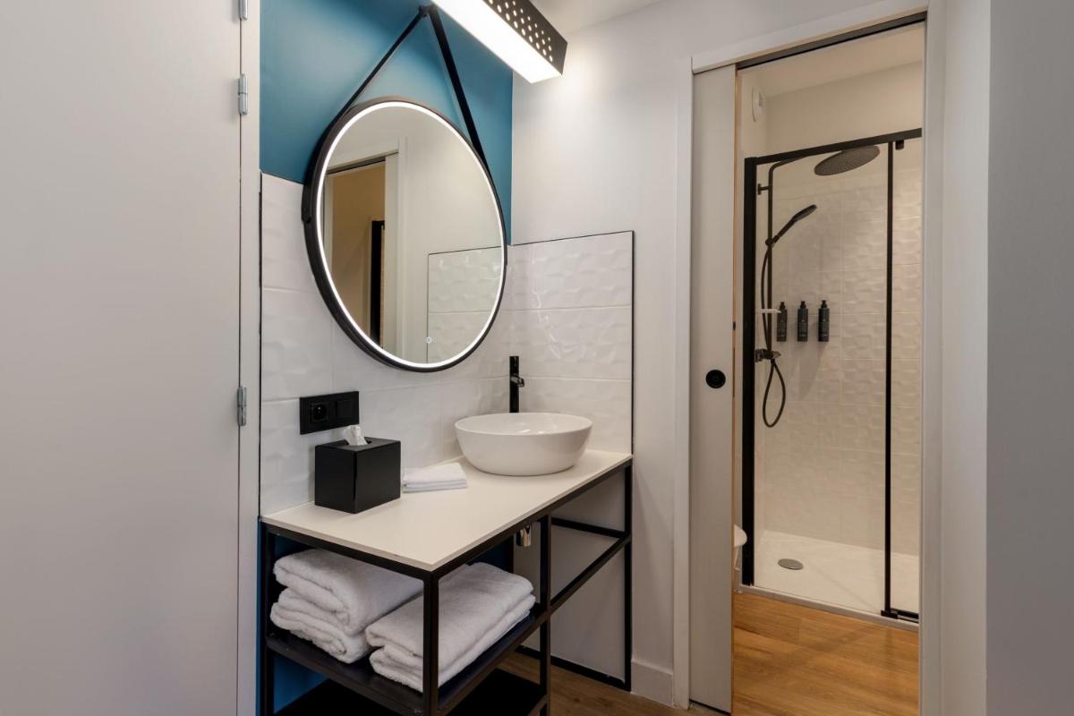 Salle de bains dans l'établissement Aloft Dijon