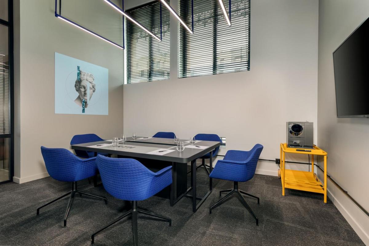 Télévision ou salle de divertissement dans l'établissement Aloft Dijon