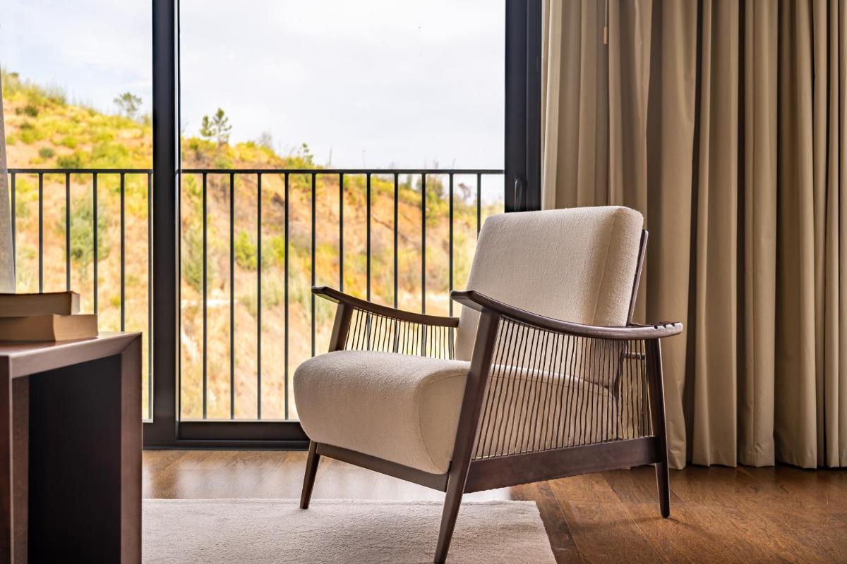 Uma área de estar em Monchique Resort & Spa