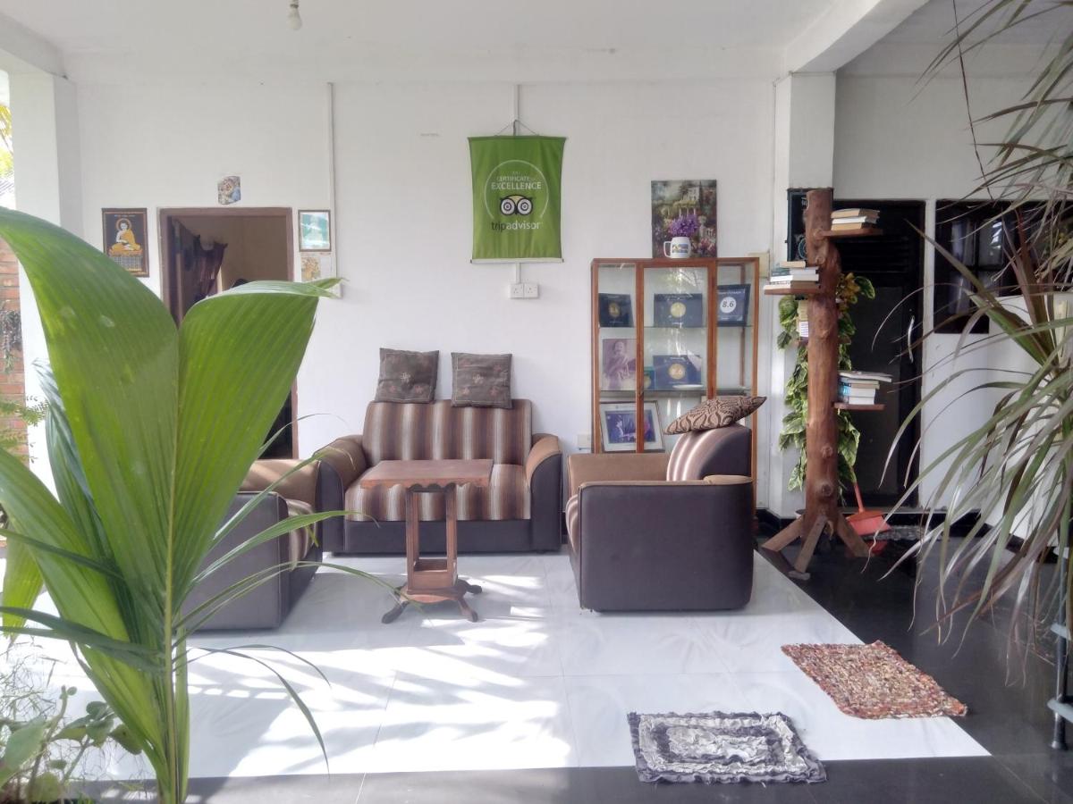 House Of Esanya - Housity