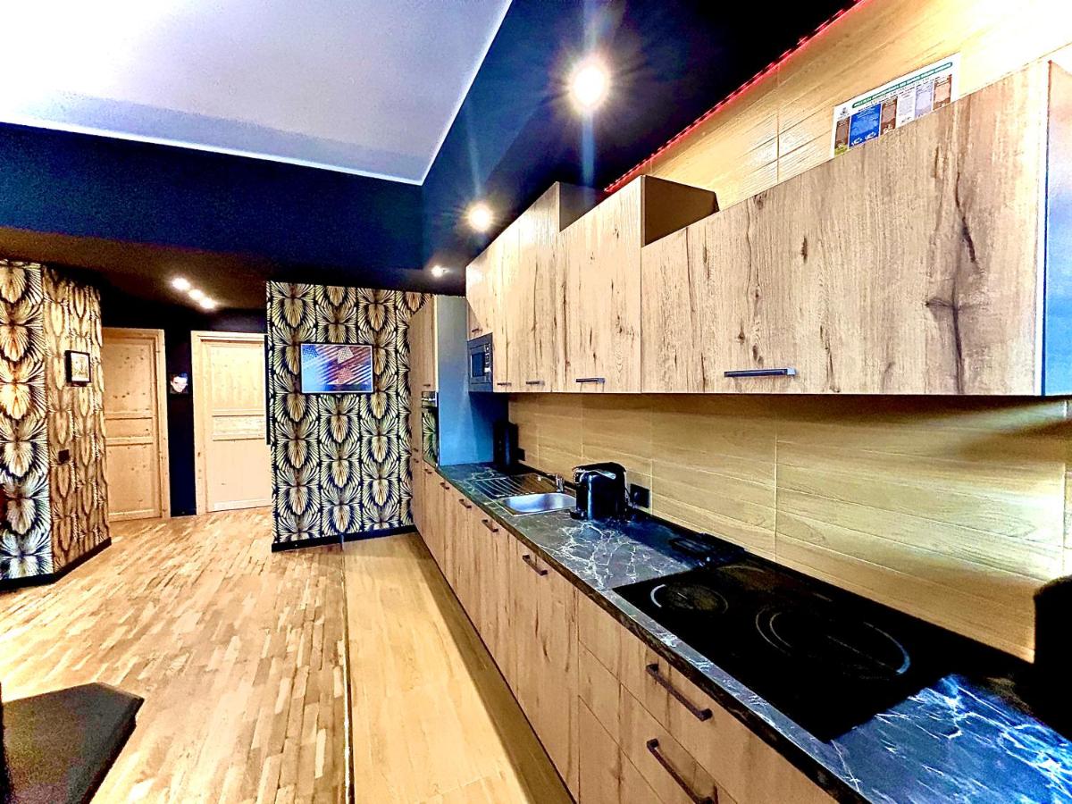 Flart -Boutique Home Shop - Caminia - Housity