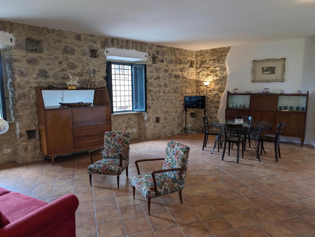 La Grotta - Housity