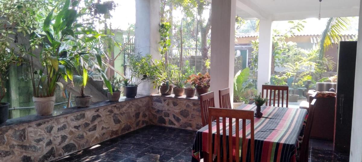 House Of Esanya - Housity