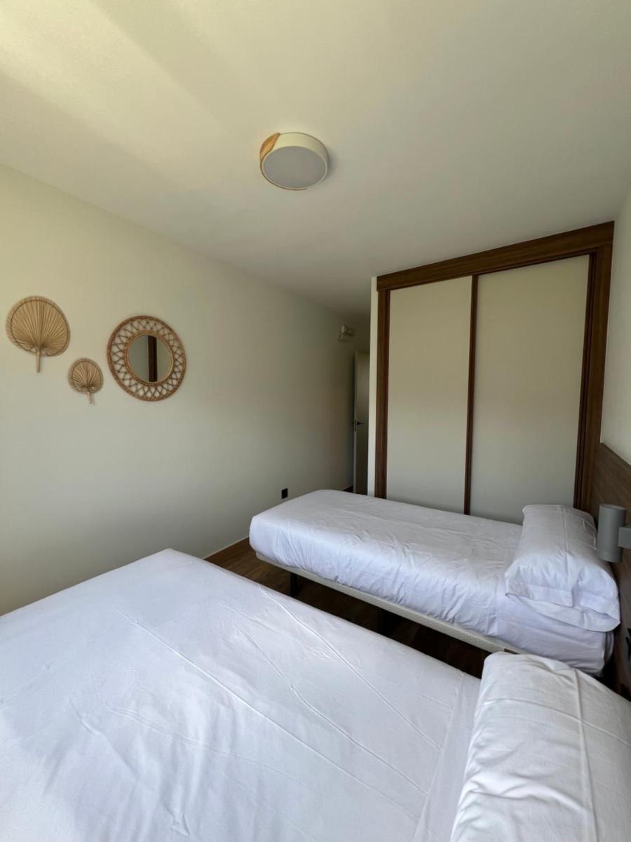 Cama o camas de una habitación en Porto Cabana by Miramar Stays