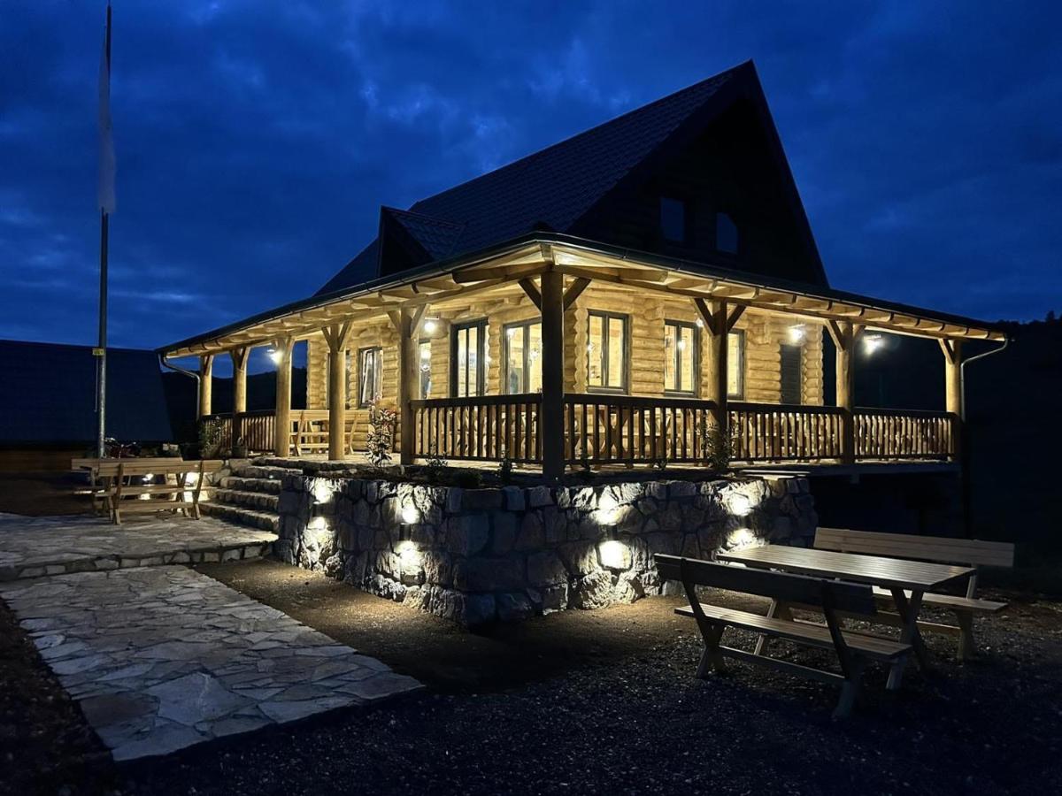 Etno selo Pivska Vila - Housity