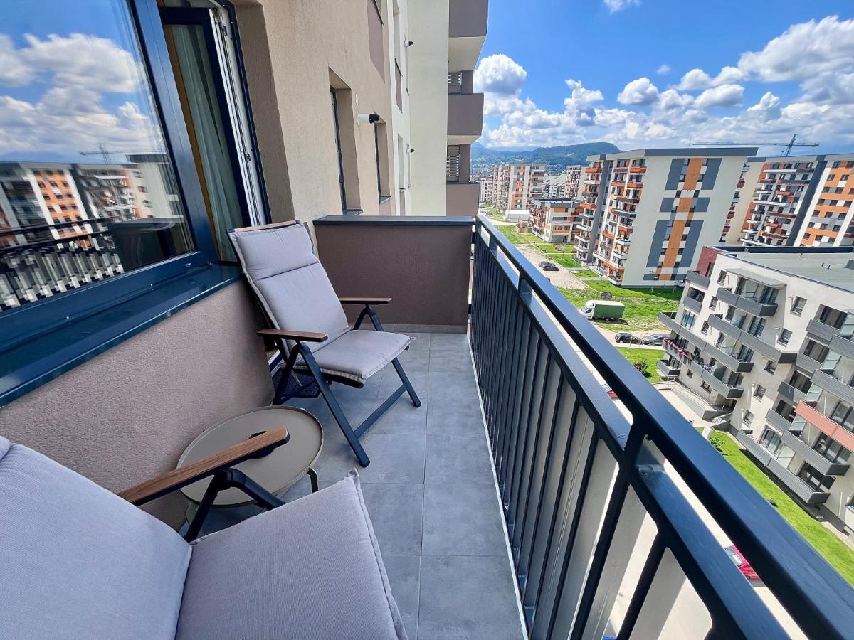 FLH - Best View Elegance with Balcony & Free Parking - Housity