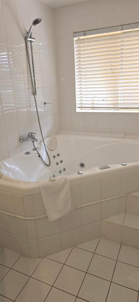 Falls Mountain Retreat Blue Mountains - Housity