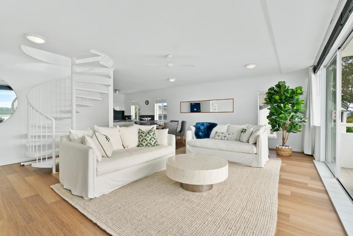 HOWARD ST Panoramic River and Ocean Views - Penthouse -Rooftop - Housity