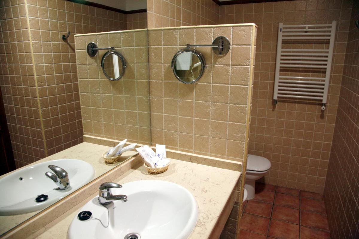 Un baño de Balneario Cervantes