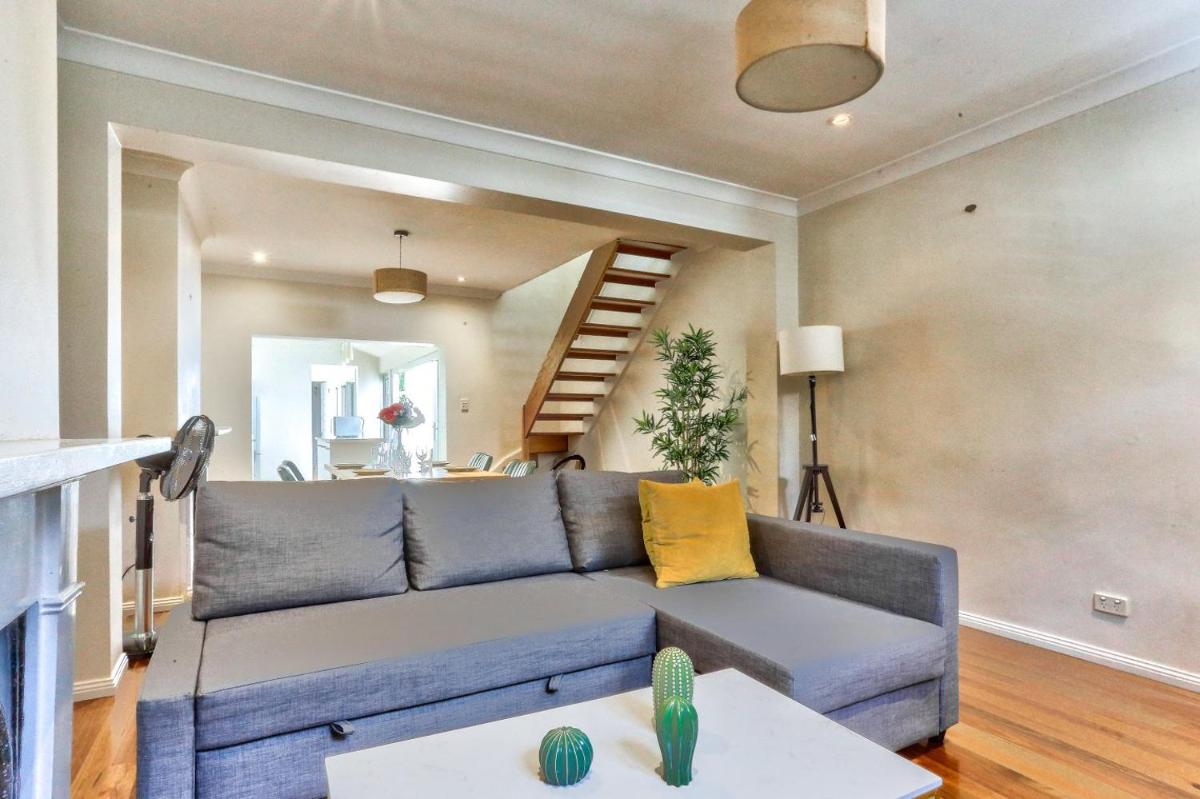 3 Bedroom House Family Friendly Surry Hills 2 E-Bikes Included - Housity