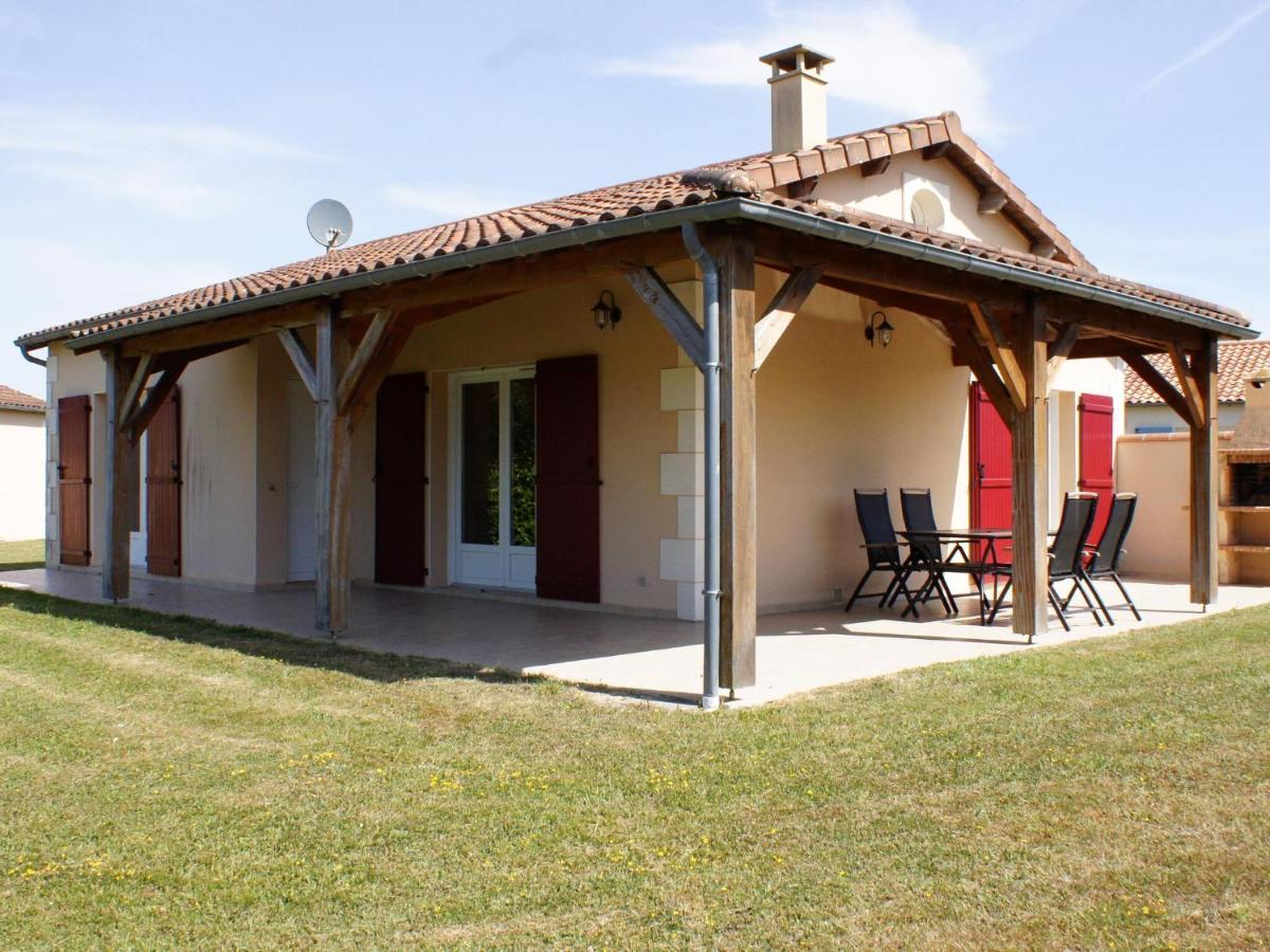 Villa in Parthenay with Private Garden - Housity