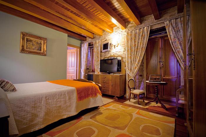 Alén do Mis - Hotel Rural - Housity