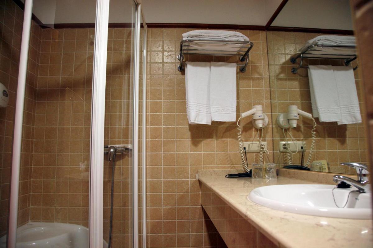 Un baño de Balneario Cervantes