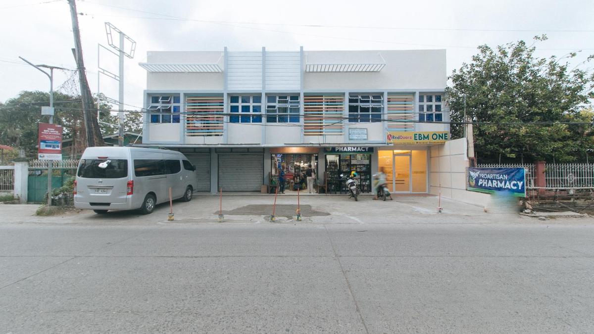 RedDoorz at EBM One Building - Housity