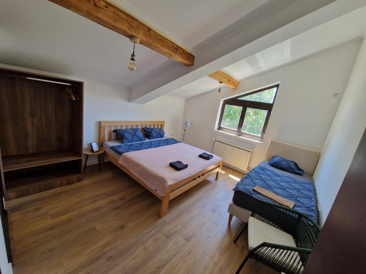 Che Private Rooms Banovci - Housity