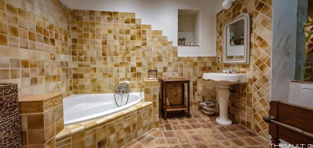 LA DEMEURE Bed and Breakfast - Housity