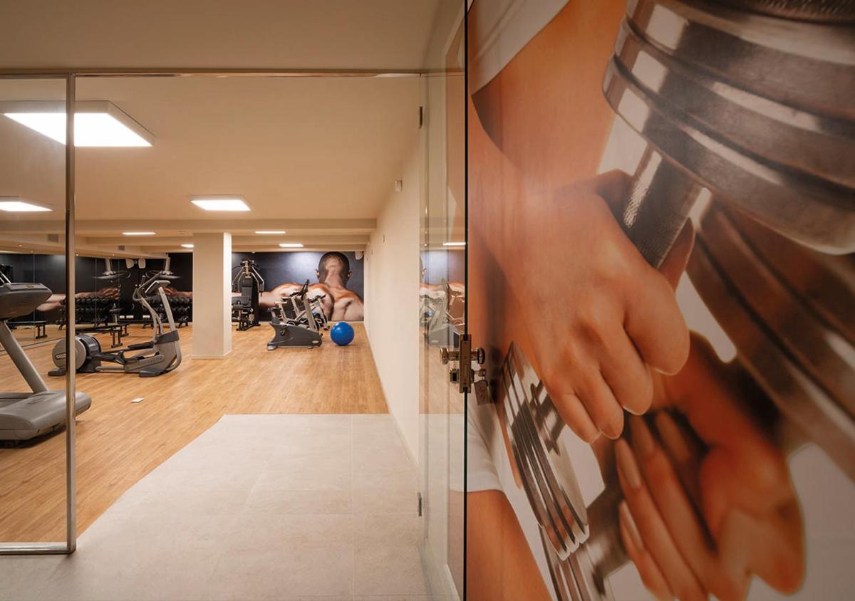 Gimnasio o instalaciones de fitness de AQUA Hotel Promenade & Spa 4Sup