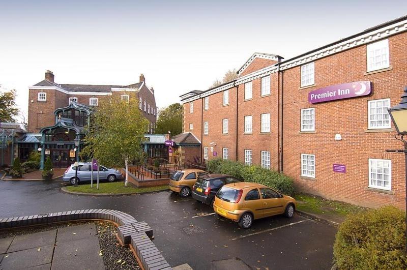 Premier Inn Stockport Central - Housity